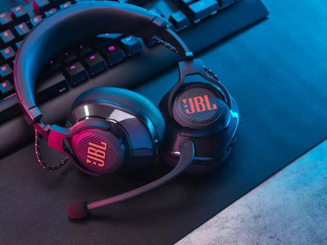 JBL apresenta novo headset gamer Quantum 610