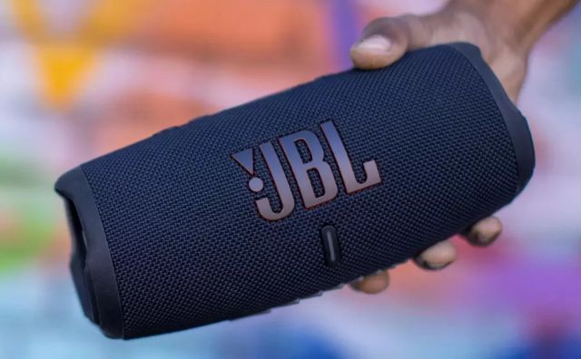 JBL lança nova caixinha de som Charge 5 no Brasil