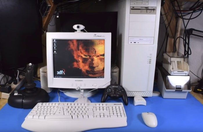 Usuário monta PC gamer apenas com peças antigas de PC