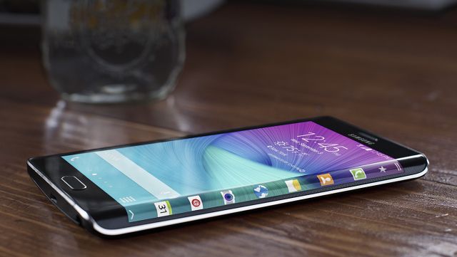 Samsung Galaxy Note Edge chega por R$ 3,5 mil