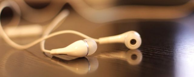 Microsoft registra patente de fones de ouvidos sem fio com novos recursos