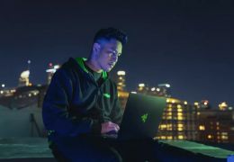 Razer lança notebook gamer com tela OLED de 240 Hz