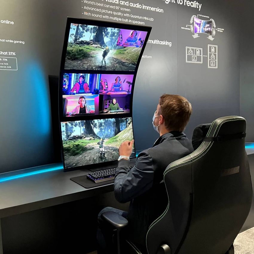 Samsung apresenta novo modelo de monitor curvo gigante